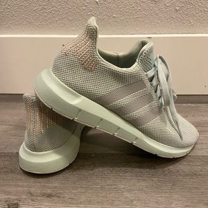 Adidas Run Swift Run Originals Womens Sz 7 1/2